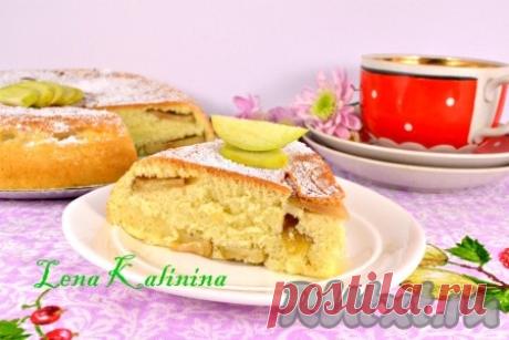 Яблочная шарлотка в мультиварке - рецепт с фото Всем известная яблочная шарлотка, приготовленная в мультиварке, получается просто необыкновенной: вкусной, нежной, безумно ароматной. Съедается всё до последнего кусочка и всегда кажется мало. Обязательно попробуйте! Ингредиенты