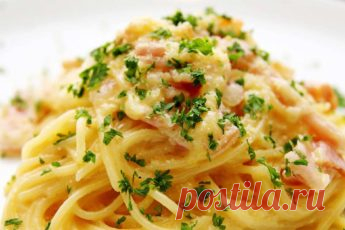 Паста карбонара с соусом из яиц и беконом