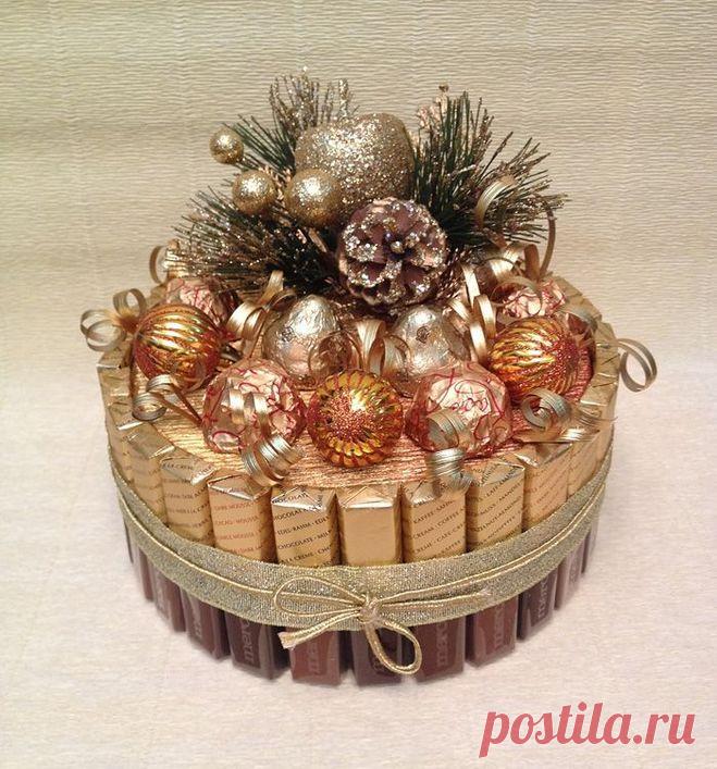 Новогодние подарки из конфет своими руками пошагово, какие есть идеи, фото?