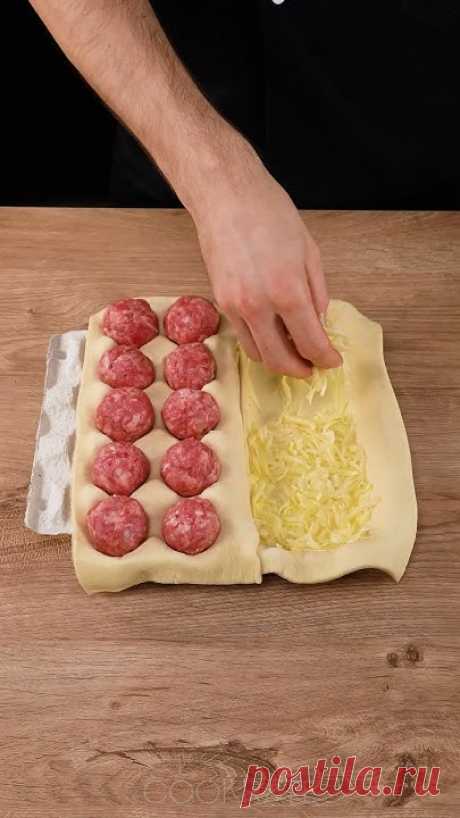 No one will guess how you cooked it! Quick Appetizer with Minced MeatIngredients:puff pastry: 500 g (18 oz)minced meat: 500 g (18 oz)onion: 1 pcblack pepper:...