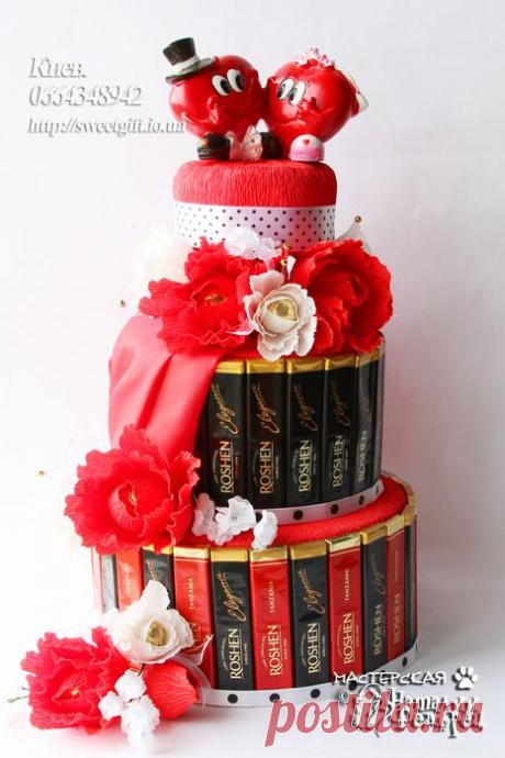 Торт из конфет к свадьбе в испанском стиле.