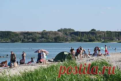 Россиянка отдохнула на Азовском море и назвала его «провинциально-карикатурным». Российская туристка отдохнула в городе Ейск на Азовском море и назвала курорт «провинциально-карикатурным». Девушка призналась, что ожидала от поездки «тихий, спокойный, недорогой отдых». Она оценила чистоту песчано-ракушечных пляжей и Азовского моря, однако Ейск разочаровал туристку.