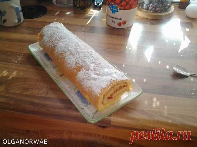 ЭТО ЕДЯТ В НОРВЕГИИ: RULLEKAKE (БИСКВИТНЫЙ РУЛЕТ) ИЛИ KARAMELLULADE (РУЛЕТ СО СЛИВКАМИ И КАРАМЕЛЬЮ).