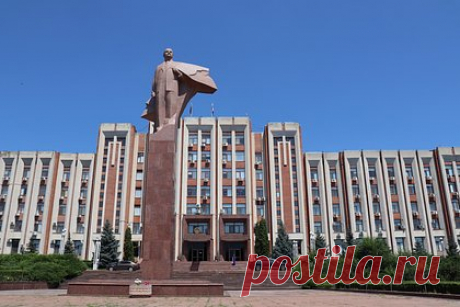 В Приднестровье рассказали о расспросах украинских спецслужб о ВС России. Спецслужбы Украины пытаются использовать жителей Приднестровья для разведки и диверсий. Об этом рассказала пресс-служба Министерства госбезопасности непризнанной Приднестровской молдавской Республики (ПМР). Уточняется, что чаще всего с этим сталкиваются граждане, регулярно пересекающие границу на транспорте.