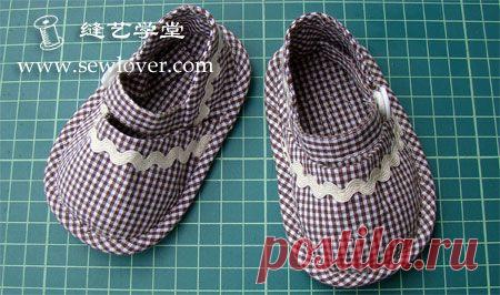 Туфельки из ткани для малышей, как сшить своими руками / Детские пинетки, тапочки, шапочки, слюнявчики для малышей своими руками - шитье и вязание спицами и крючком / Лунтики. Развиваем детей. Творчество и игрушки