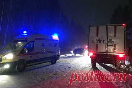 Появились подробности о рухнувшем в Иркутской области самолете Ан-12. Рухнувший под Иркутском самолет Ан-12 был построен более 53 лет назад и эксплуатировался с 1968 года. Самолет был изготовлен на Ташкентском механическом заводе, он был в составе ВВС СССР, после чего из российских ВВС был передан в Air Armenia, затем в Asia Airways, а оттуда уже в «Гродно».