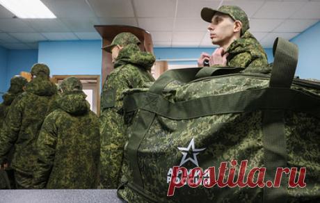 Призывники получали электронные повестки о явке в военкомат. Информация о их направлении вносилась в общедоступный реестр, уточнили в Минобороны