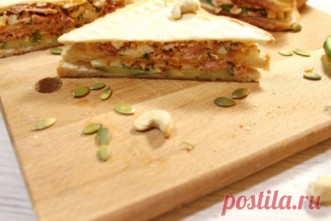 Клаб-сэндвич с тунцом. Вкусный бутерброд с тунцом, яйцом и орешками. — Кулинарная книга - рецепты с фото
