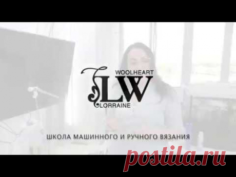 Существуют ли различия в установке стойки для нитеводителя при двухфонтурном и однофонтурном вязании
