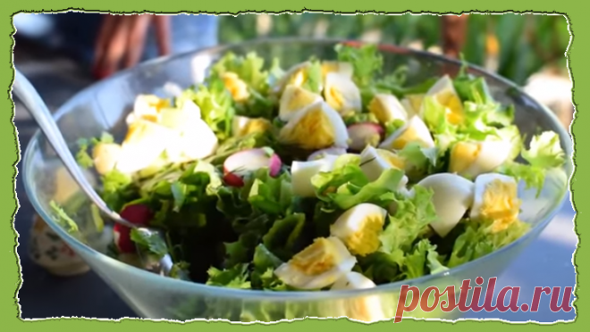 Витаминный салат из первой зелени получается очень вкусный и полезный. Букет витамин с грядки, особенно после зимней пищи съедается на УРА!