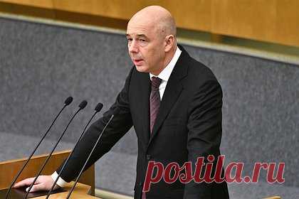 В Минфине назвали сроки выхода России на сбалансированный бюджет. Министерство финансов России сохраняет планы выхода на сбалансированный бюджет в 2025 году. Такие сроки назвал глава ведомства Антон Силуанов. В 2023 году доходы бюджета резко сократились из-за санкций. В апреле ожидаемый объем недополученных дополнительных нефтегазовых доходов страны составит 113,6 миллиарда рублей.