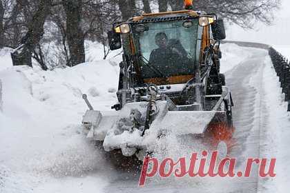 Снос снежной фигуры в виде фаллоса в российском городе назвали уборкой. Власти Екатеринбурга прокомментировали снос огромной снежной скульптуры в виде фаллоса и назвали это уборкой города от снега. Скульптура появилась ранее напротив Оперного театра. По некоторой информации, пенис вылепили студенты Уральского федерального университета, которые учатся неподалеку.