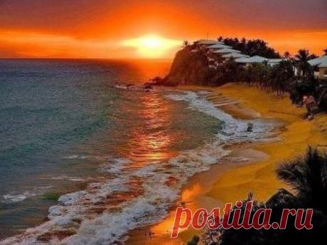 Шоколадный закат... Солнце цвета молочной глазури. 
Я плыву по волнам и любуюсь закатом. 
Небо цвета грейпфрута. Ветер, ласковым тюлем 
Окутав, нас уносит далёко куда-то. 
Растворясь в тишине, отпустив всё земное, как в сказке, 
Мы летим, мы плывём, не боясь и не споря. 
Шоколадный закат. Море неги и ласки. 
Море счастья, любви... Бесконечное, тёплое море. 
 
Сквозь ванильное небо вслед за запахом грёз и удачи 
В шоколадный закат, в царство вечной Любви, не иначе. 
Поглоти...