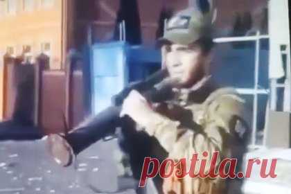 Российский солдат обстрелял дом в Судже, целясь в направлении храма. Хинштейн заявил, что военный «ответит на другом суде»