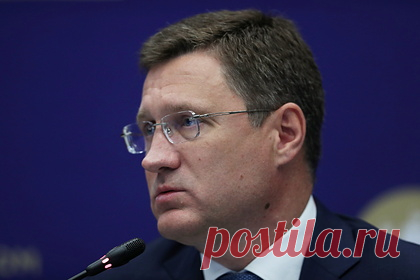 Новак ответил на вопрос о запросах США по снижению цен на нефть. Вице-премьер России Александр Новак заявил, что США не обращались к Москве по вопросу стабилизации рынка нефти. По словам Новака, хотя в СМИ и появлялись подобные сообщения, он не знает, правдивы ли они. Он подчеркнул, что никто из Белого дома не обращался к России с предложением обсудить данную возможность.