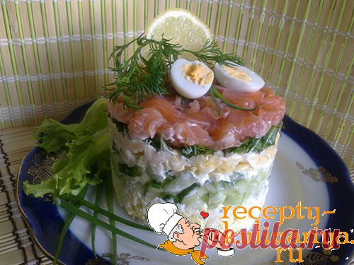 Салат башенка с семгой