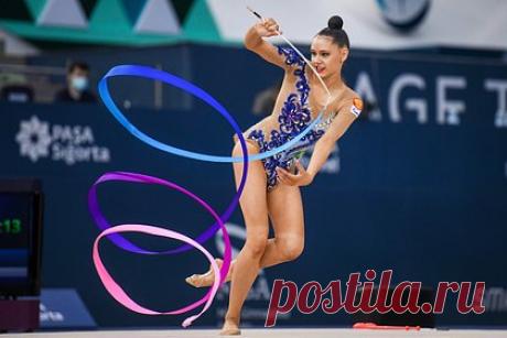 Российская гимнастка-чемпионка снялась в обтягивающем боди. Чемпионка России по художественной гимнастике Дарья Трубникова снялась в фотосессии ко Дню всех влюбленных. 21-летняя спортсменка опубликовала фото и видео, на которых она позирует в белом обтягивающем боди и красных колготках. «Вот такая из меня &quot;валентинка&quot; получилась к 14 февраля», — написала она.
