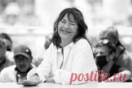 Умерла певица и актриса Джейн Биркин. В возрасте 76 лет умерла англо-французская певица и актриса Джейн Мэллори Биркин (полное имя артистки). Известно, что она скончалась в своем доме в Париже 16 июля. Причины смерти не называется. Отмечается также, что весной знаменитость отменила концерты по состоянию здоровья.