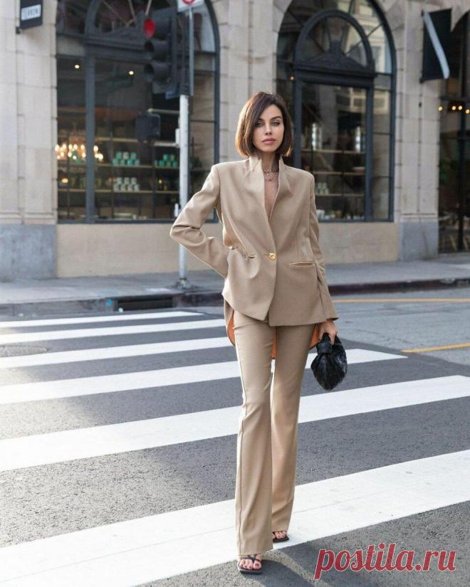 Шпаргалка стилистка. Как выглядеть дорого, потратив копейки
Записки стилиста Записки стилиста Осенний гардероб 2021: антитренды / база / тренды ⠀ В этом посте я составила для вас шпаргалку, с которой будет удобно свериться при подготовке гардероба к осеннему сезону. Проверьте: ✅ достаточно ли в вашем осеннем гардеробе базовых вещей ✅ какие тренды можно добавить, чтобы оживить гардероб ✅ нет ли...
Читай пост далее на сайте. Жми ⏫ссылку выше