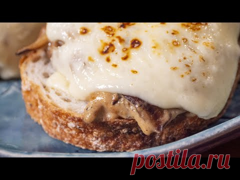 Ваше самое любимое советское блюдо с сырной корочкой и грибами. 