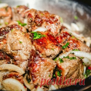 ШАШЛЫК НА ЛУКОВОЙ ПОДУШКЕ В РУКАВЕ