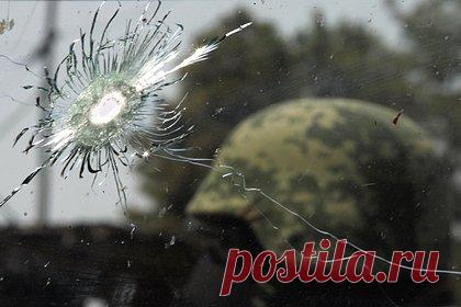 Израильский солдат проснулся из-за ночного кошмара и ранил сослуживцев. Солдат Армии обороны Израиля (ЦАХАЛ), находившийся вместе со своим отрядом на отдыхе в лагере в Ашкелоне, проснулся посреди ночи из-за кошмара и начал стрелять в стену. Несколько его сослуживцев были ранены осколками. Военная полиция начала расследование данного инцидента.