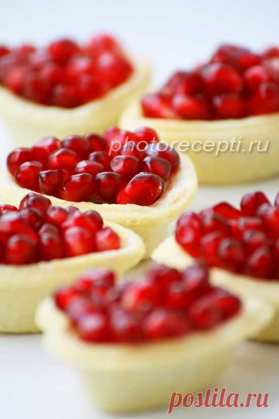 ТАРТАЛЕТКИ С ТУНЦОМ И ЗЕРНАМИ ГРАНАТА