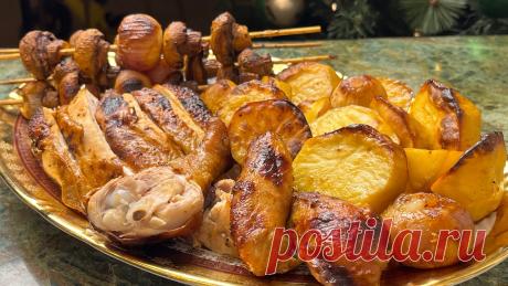 Семейное Блюдо/Запечёная Курочка с Овощами/Просто и очень Вкусно! 1-1,5 кг. курицы0,5 кг. лука 0,5 кг. грибов 1 кг. картофеля Для соуса 100 г. растительного масла 4 ст. л. соевого соуса 1 ст.  л. мёда 2-3 зубчика чеснока 2 ч. л. паприки 0,5 чёрного молотого перца 1 ч. л. карри1,5 ч. л. солиВыпекать под 200 градусов до золотистой корочки