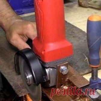 Каретка для болгарки своими руками (40 фото изготовления) Самая простая самодельная каретка для болгарки, для ровных срезов листового металла: фото пошагового изготовления самодельного приспособления с видео. Автор сделал приспособление под свою болгарку, которое позволяет ровно разрезать листовой металл, весь процесс изготовления полностью показан на этих фото.