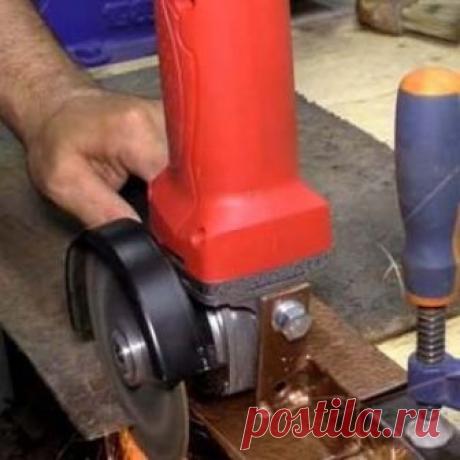 Каретка для болгарки своими руками (40 фото изготовления) Самая простая самодельная каретка для болгарки, для ровных срезов листового металла: фото пошагового изготовления самодельного приспособления с видео. Автор сделал приспособление под свою болгарку, которое позволяет ровно разрезать листовой металл, весь процесс изготовления полностью показан на этих фото.