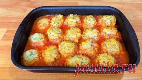 Ежики из фарша с рисом и подливкой в духовке Видео рецепт приготовления вкусных и сытных ежиков из риса с фаршем. Эти ежики я готовлю в томатном соусе в духовке. Надеюсь Вам понравится мой рецепт приготовления этого мясного блюда.Ингредиенты для приготовления ежиков с фаршем:Фарш - 500 гр. Рис сырой - 1 стакан Яйцо куриное - 1 шт....