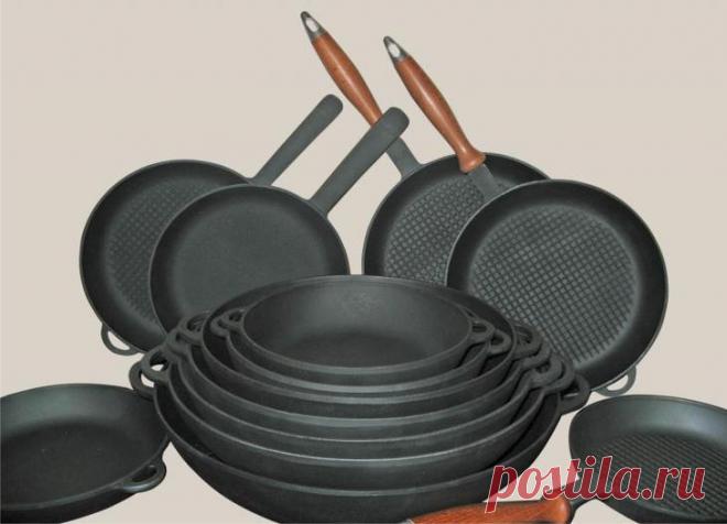 Ухаживаем за чугунной сковородкой правильно. Как избавиться от нагара? Чугунные сковородки до сих пор пользуются большой популярностью у многих хозяек, так как именно в них блюда получаются особенно вкусными. Но зачастую очистить такую посуду непросто. Для того чтобы сод...