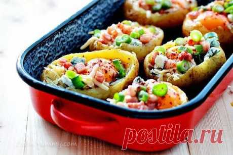 Запеченная картошка с аппетитной начинкой