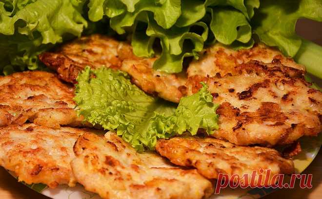 Рубленные оладьи (котлеты) из куриной грудки с сыром. Простой и вкусный рецепт для повседневного меню 
Всем привет! Сегодня предлагаю рецепт из серии быстро и вкусно. Очень востребованный, очень домашний , очень простой и вкусный рецепт! Вроде бы и не новый, а воспринимается и готовится всегда с интер…