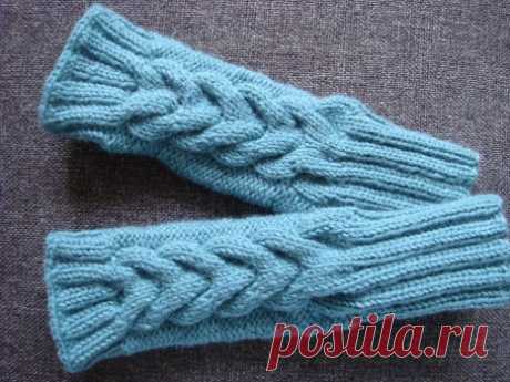 Митенки из кос спицами