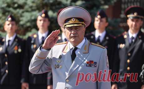 Колокольцев наградит задержавших подозреваемого в покушении на Прилепина. Министр внутренних дел Владимир Колокольцев решил наградить полицейских, которые задержали подозреваемого в покушении на писателя и сопредседателя партии «Справедливая Россия — За правду» Захара Прилепина, сообщается в телеграм-канале МВД.