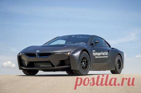 BMW Shows Off Fuel Cell-Powered i8 And 5-Series GT In late 2011, BMW signed a memorandum of understanding with Toyota for collaboration on a number of projects, one of which was development of a new sports car platform to spawn a replacement for the Z4 as well as a spiritual successor to the Supra. Another crucial area for collaboration was hydrogen fuel cell technology, with BMW able to leverage...