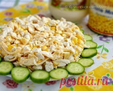 Салат с курицей и яичными блинчиками