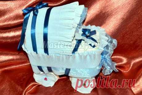 Подарок малышу своими руками. Коляска из подгузников. Мастер-класс с пошаговыми фото