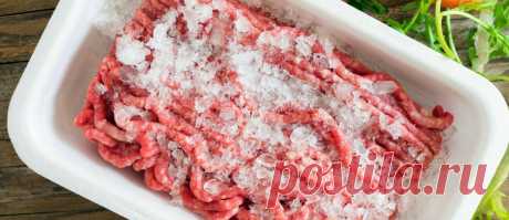 Чтобы быстро разморозился даже большой кусок мяса, сделайте вот что Вот простой способ разморозки, всего за 5 минут Эта хитрость для тех, кто вернулся с работы и понял, что не вытащил утром мясо, чтобы приготовить ужин. С этим способом даже большой кусок мяса или целый ...