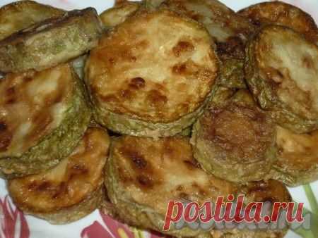 Жареные кабачки с помидорами.