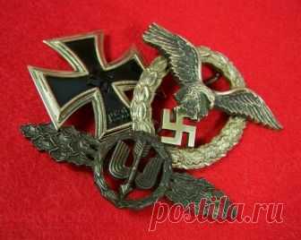 Немецкий язык, словарный запас  

die Kleidung (ди кляйдунг) - одежда 

das Hemd (дас хэмд) - рубашка 

das T-Shirt (дас ти-шорт) - футболка 

die kurze Hose (ди курце хозе) - шорты 

das Sweatshirt (дас свитшот) - трикотажная рубашка 

die Jogginghose (ди ёггинг'хозэ) - спортивные штаны 

die Hose (ди хозэ) - штаны 

die Bluse (ди блюзэ) - блузка 

der Rock (деа рок) - юбка 

das Sakko (дас зако) - пиджак 

Der Anzug (анцуг) - костюм 

die Jeans (ди джинс) - джинсы 

das ...