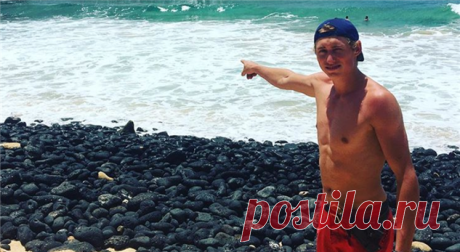 Американца, пережившего нападение гремучей змеи и медведя, покусала акула . Милая Я