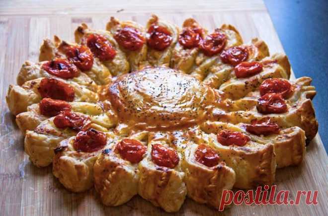 5 пирогов, которые во всех смыслах стоит попробовать! Собрали рецепты выпечки на любой вкус. 1) Пирог-солнце из слоеного теста, сыра и овощей - 2) Овощной пирог с цветами из баклажанов и кабачков - 3) Клафути с кабачками и овечьим сыром - 4) Постная шоколадная шарлотка - 5) Мандариновый десерт -