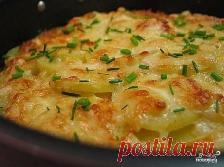 Вкусная картошка в сметане

ИНГРЕДИЕНТЫ:
картофель
сметана
сыр
любая зелень
лук репчатый
специи

РЕЦЕПТ ПРИГОТОВЛЕНИЯ:

Смешиваем сметану с водой 1 х 1, добавляем специи (любые в пакетиках). Хорошо перемешиваем. Лук режем кольцами. Картофель чистим, режем тонкими кружочками и выкладываем слоями на смазанный маслом противень, чередуя с луковыми кольцами. Каждый слой солим. Заливаем сметанной смесью и посыпаем, мелко нарезанной зеленью. Ставим в духовку на 45-50 мин. Достаем...