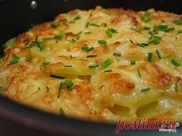 Вкусная картошка в сметане

ИНГРЕДИЕНТЫ:
картофель
сметана
сыр
любая зелень
лук репчатый
специи

РЕЦЕПТ ПРИГОТОВЛЕНИЯ:

Смешиваем сметану с водой 1 х 1, добавляем специи (любые в пакетиках). Хорошо перемешиваем. Лук режем кольцами. Картофель чистим, режем тонкими кружочками и выкладываем слоями на смазанный маслом противень, чередуя с луковыми кольцами. Каждый слой солим. Заливаем сметанной смесью и посыпаем, мелко нарезанной зеленью. Ставим в духовку на 45-50 мин. Достаем...
