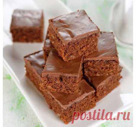 ПРОСТЫЕ ШОКОЛАДНЫЕ ПИРОЖНЫЕ 
Обалденно вкусно! 
 
ИНГРЕДИЕНТЫ: 
 сахар 1 стакан 
 мука 1 стакан 
 молоко 1 стакан 
 растительное масло 1/2 стакана 
 яйца 2 шт. 
 темный какао-порошок без сахара 5 ст.л. 
 ванилин на кончике ножа 
 разрыхлитель 1 ст.л. 
 
ПРИГОТОВЛЕНИЕ: 
1. Взбить с помощью миксера сахар, какао, молоко и растительное масло. Перелить половину смеси в отдельную миску. 
2. Добавить яйца, ванилин и муку, просеянную с разрыхлителем, взбить миксером.3. Вылить тест...