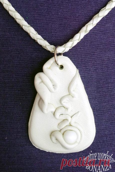 Кулон. Натуральная кожа. Камень - &quot;кошачий глаз&quot;