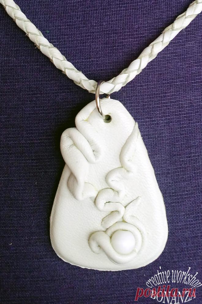 Кулон. Натуральная кожа. Камень - "кошачий глаз"