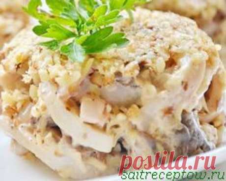 Салат с грибами и кальмарами.